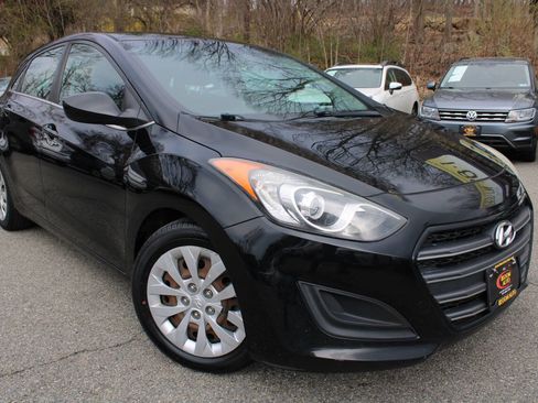 Used 2017 Hyundai Elantra GT FWD image 4