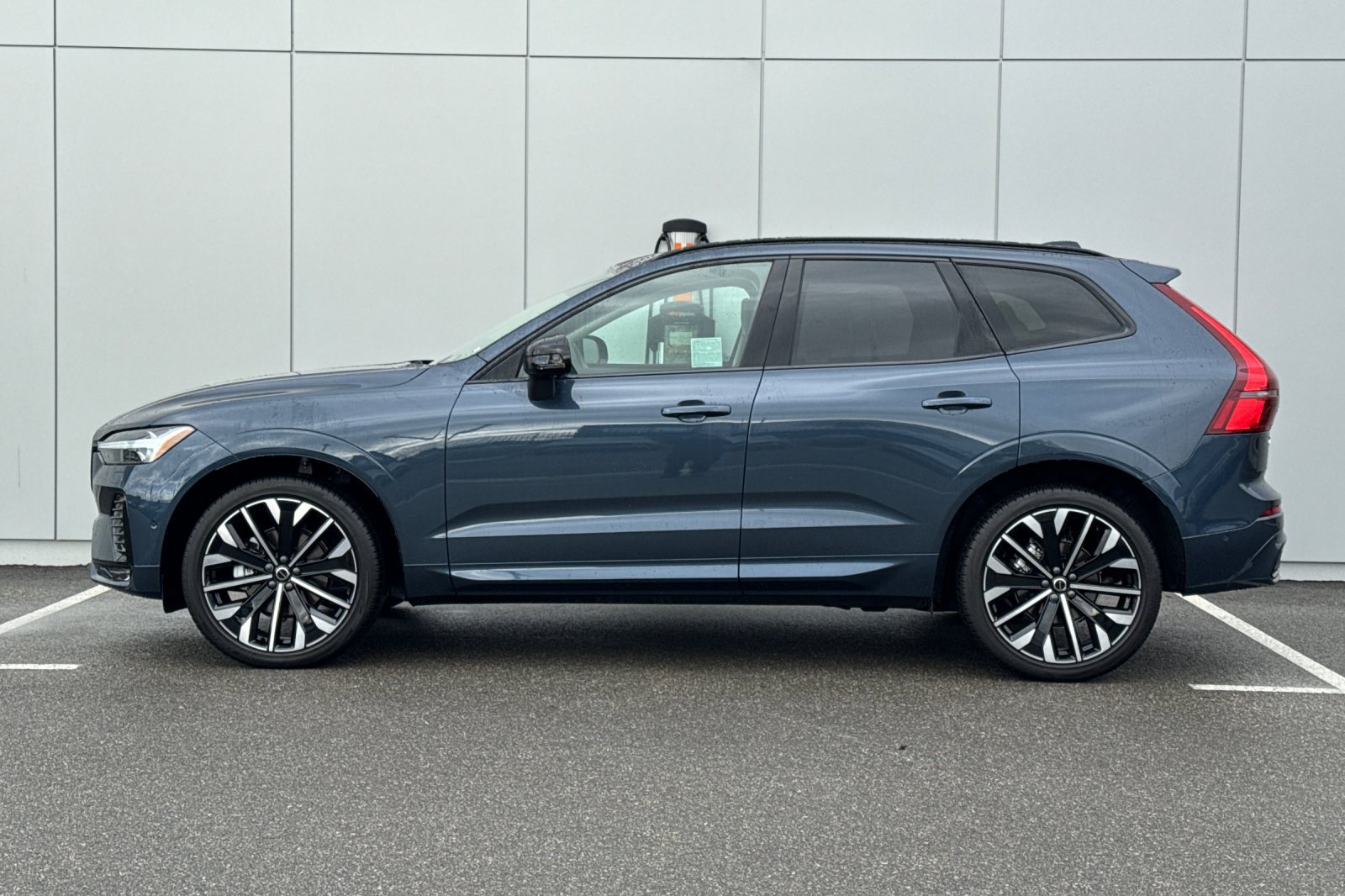 Used 2026 Volvo XC60 B5 Ultra w/ Protection Package Premier AWD/4WD image 2