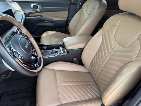 Used 2025 Kia Sorento SX Prestige w/ Olive Brown Leather Package AWD/4WD image 10