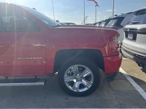 Used 2018 Chevrolet Silverado 1500 Custom w/ Custom Value Package image 2