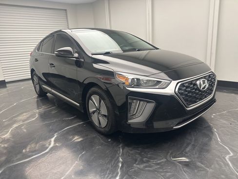 Used 2022 Hyundai Ioniq SE image 2