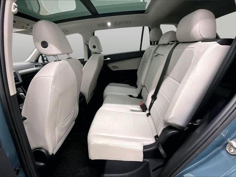 Used 2021 Volkswagen Tiguan SE w/ Panoramic Sunroof Package FWD image 19