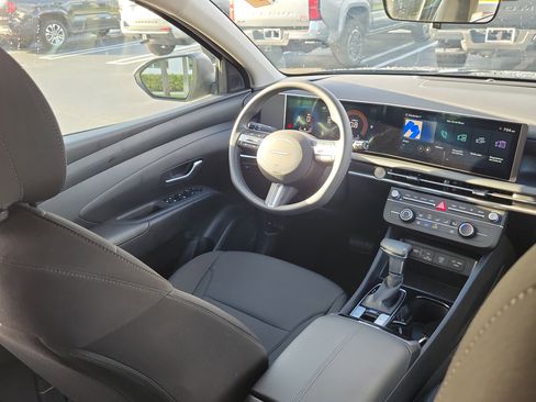 Used 2026 Hyundai Tucson SE FWD image 14