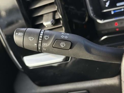 Used 2024 GMC Sierra 3500 SLE image 19