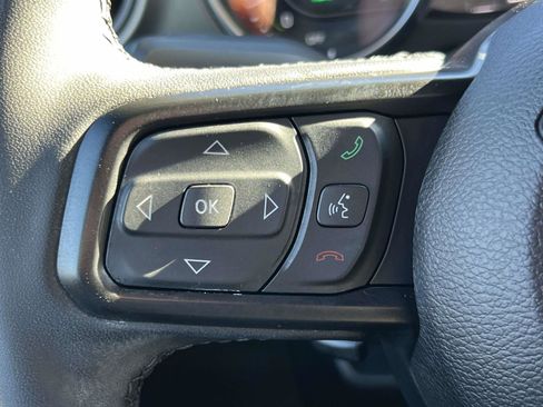 Used 2023 Jeep Wrangler Unlimited w/ Sun & Screen Package image 21