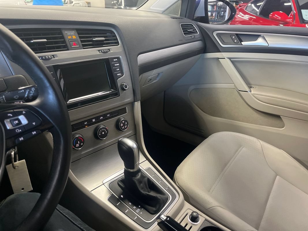 Used 2015 Volkswagen Golf S FWD image 40