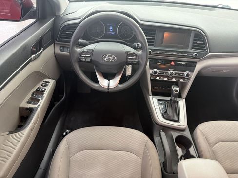 Used 2020 Hyundai Elantra SE w/ Winter Weather Package FWD image 25