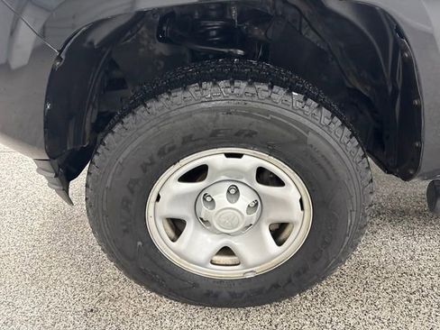 Used 2019 Toyota Tacoma SR image 16