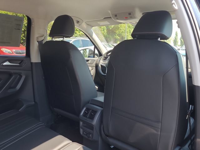 Used 2022 Volkswagen Tiguan SE FWD image 17