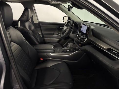 Used 2023 Toyota Highlander XLE FWD image 15