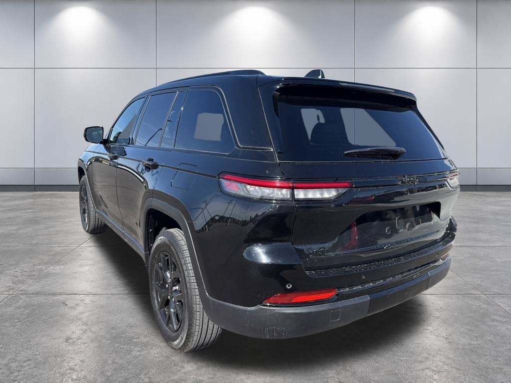 Used 2025 Jeep Grand Cherokee Altitude AWD/4WD image 37