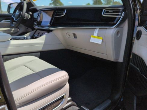 New 2026 Jeep Grand Wagoneer Summit w/ Premium Group III AWD/4WD image 27