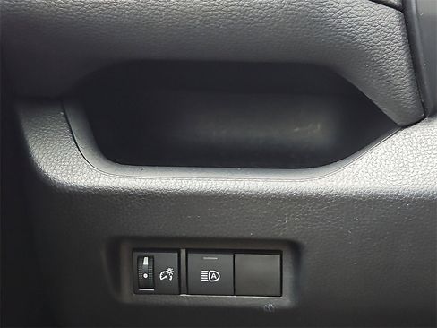 Used 2021 Toyota RAV4 LE image 20