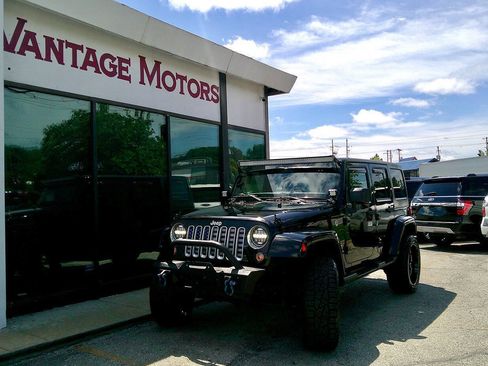 Used 2017 Jeep Wrangler Unlimited Sahara w/ Connectivity Group AWD/4WD image 1