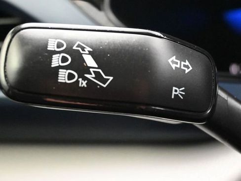 Used 2022 Volkswagen Taos SE w/ Panoramic Sunroof Package image 27