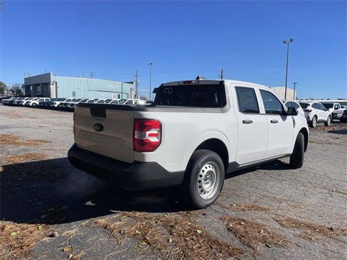 New 2025 Ford Maverick XL image 3