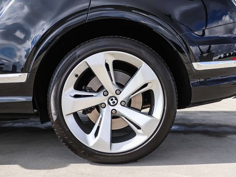 Used 2021 Bentley Bentayga AWD/4WD image 13