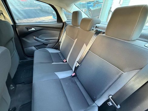 Used 2014 Ford Focus SE w/ SE Winter Package FWD image 9