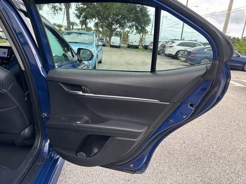 Used 2023 Toyota Camry SE image 17