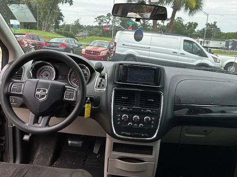 Used 2012 Dodge Grand Caravan SE FWD image 11