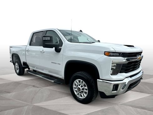 Used 2025 Chevrolet Silverado 2500 LT w/ Convenience Package AWD/4WD image 2