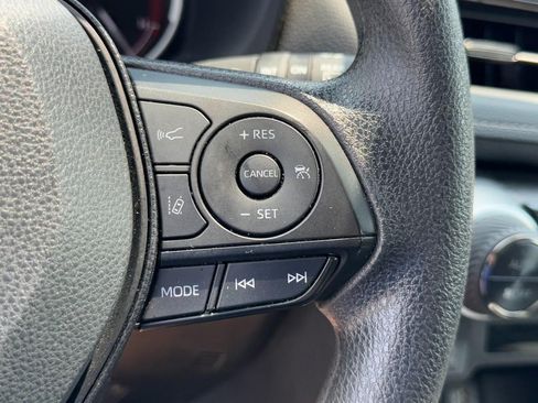 Used 2025 Toyota RAV4 XLE FWD image 19