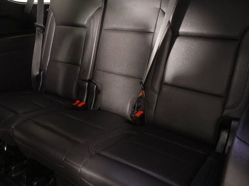 Used 2023 Chevrolet Suburban LT w/ Luxury Package image 13