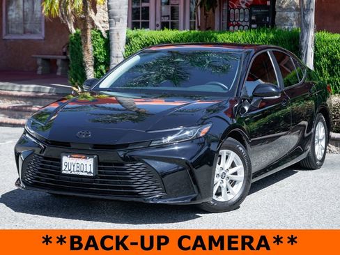 Used 2025 Toyota Camry LE FWD image 4