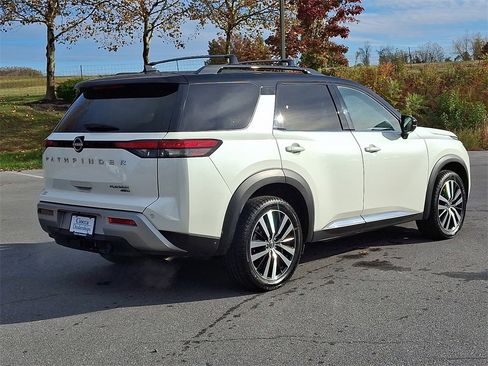 Used 2023 Nissan Pathfinder Platinum image 9