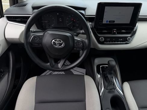 Used 2025 Toyota Corolla LE FWD image 11