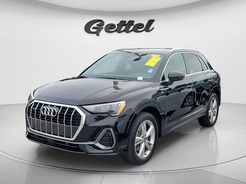 Used 2020 Audi Q3 2.0T Premium w/ Convenience Package AWD/4WD image 2