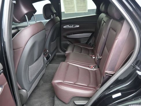 Used 2022 Genesis GV70 2.5T w/ Advanced Package image 11