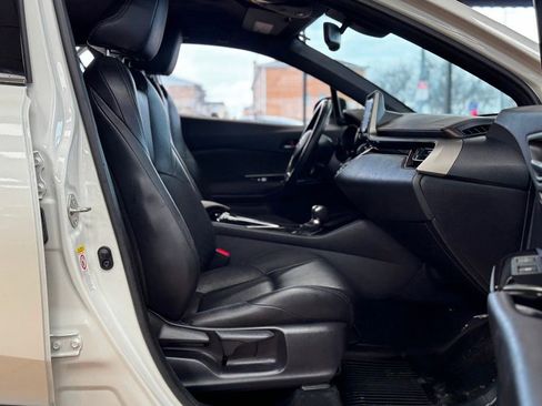 Used 2019 Toyota C-HR Limited image 22