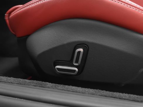 Certified 2025 Ferrari Roma Spider RWD image 46