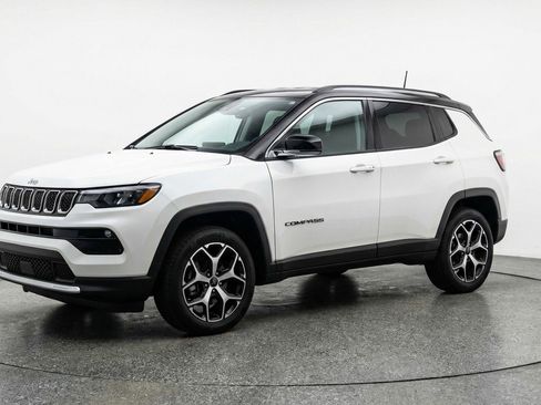 Used 2025 Jeep Compass Limited image 2