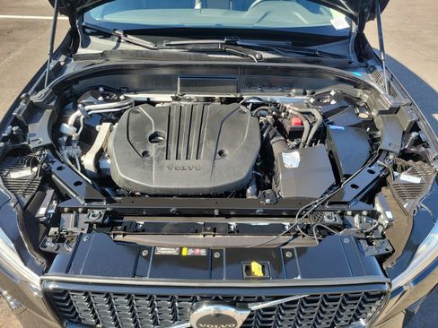 Used 2025 Volvo XC60 B5 Plus image 29