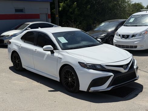 Used 2021 Toyota Camry SE FWD image 2