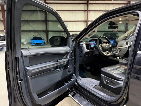 Used 2022 Ford Expedition XLT AWD/4WD image 12