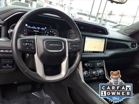 Used 2021 GMC Yukon Denali w/ Denali Premium Package image 9