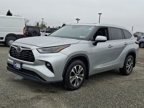 Used 2021 Toyota Highlander XLE image 6