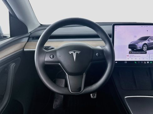 Used 2024 Tesla Model Y Long Range AWD/4WD image 17