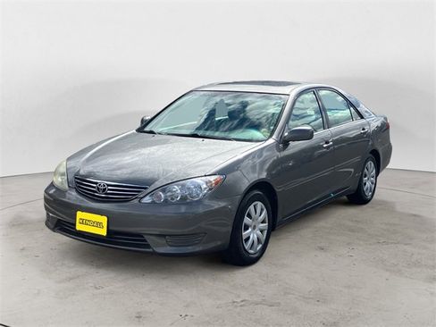 Used 2005 Toyota Camry LE image 2