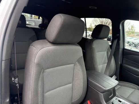 Used 2023 Chevrolet Traverse LT image 31