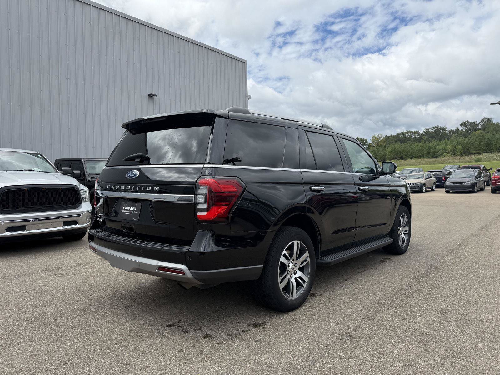 Used 2024 Ford Expedition Limited RWD image 6
