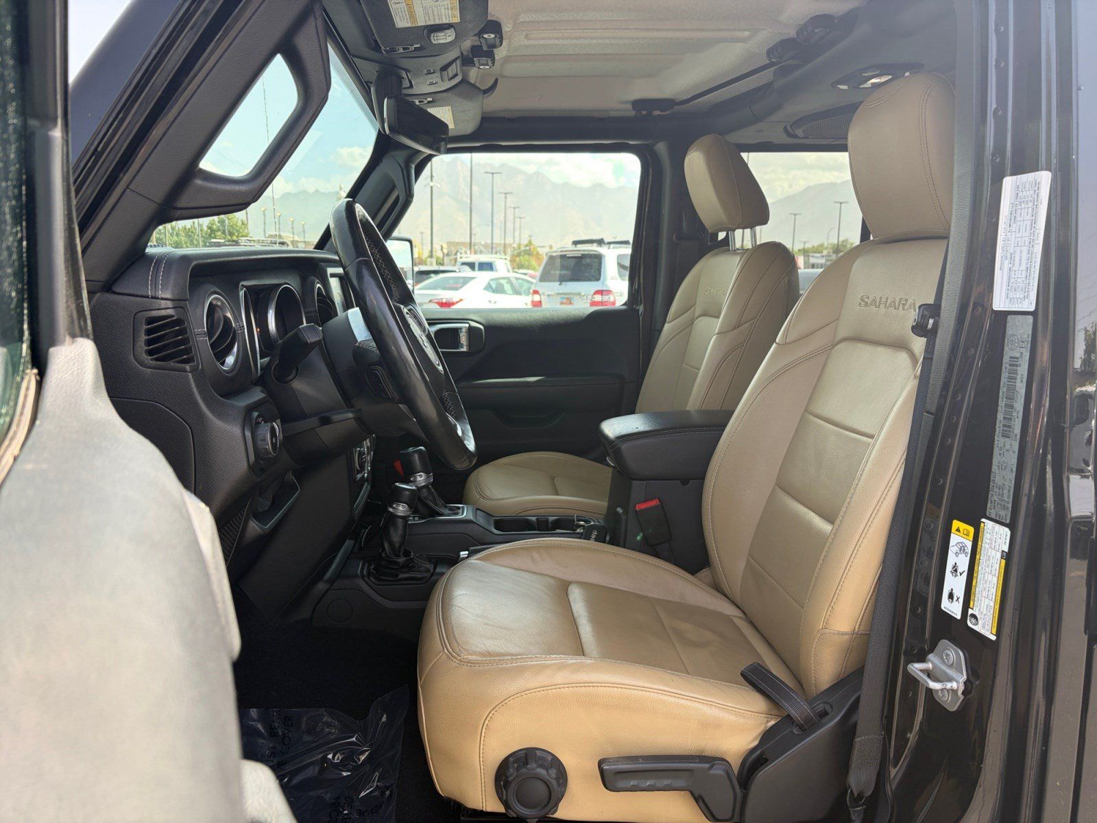 Used 2018 Jeep Wrangler Unlimited Sahara w/ Uconnect 4C Nav & Sound Group AWD/4WD image 11