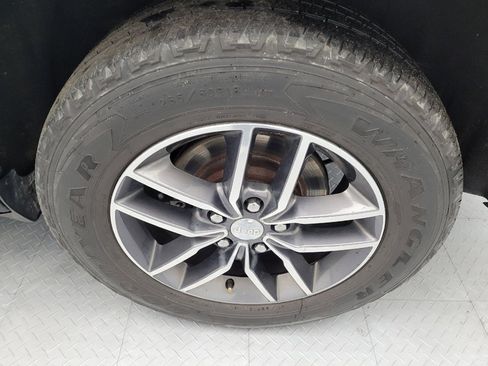 Used 2018 Jeep Grand Cherokee Limited image 31