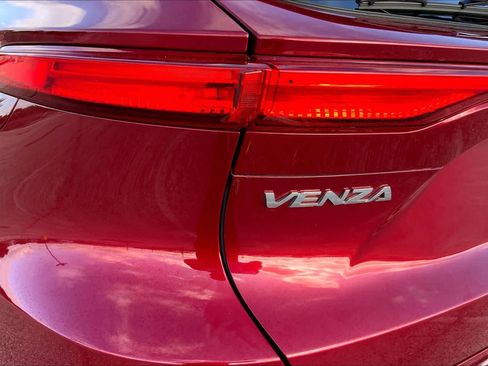 Used 2024 Toyota Venza XLE AWD/4WD image 28