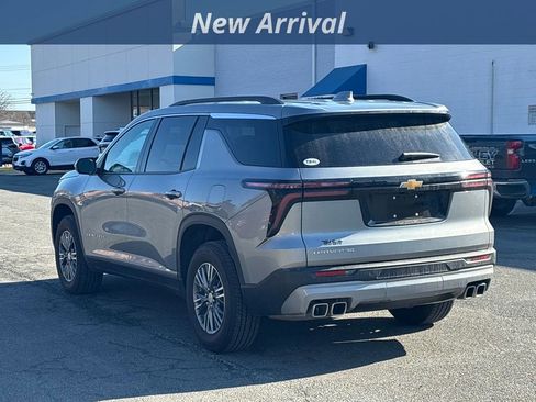 Used 2026 Chevrolet Traverse LT image 2