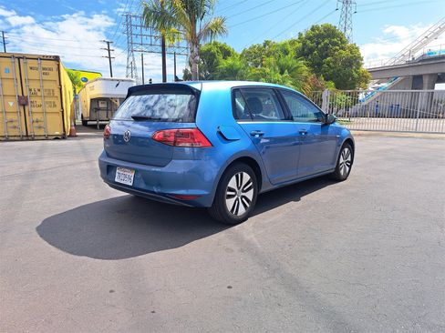 Used 2016 Volkswagen e-Golf SE image 5
