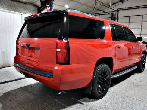 Used 2016 Chevrolet Suburban LT RWD image 6